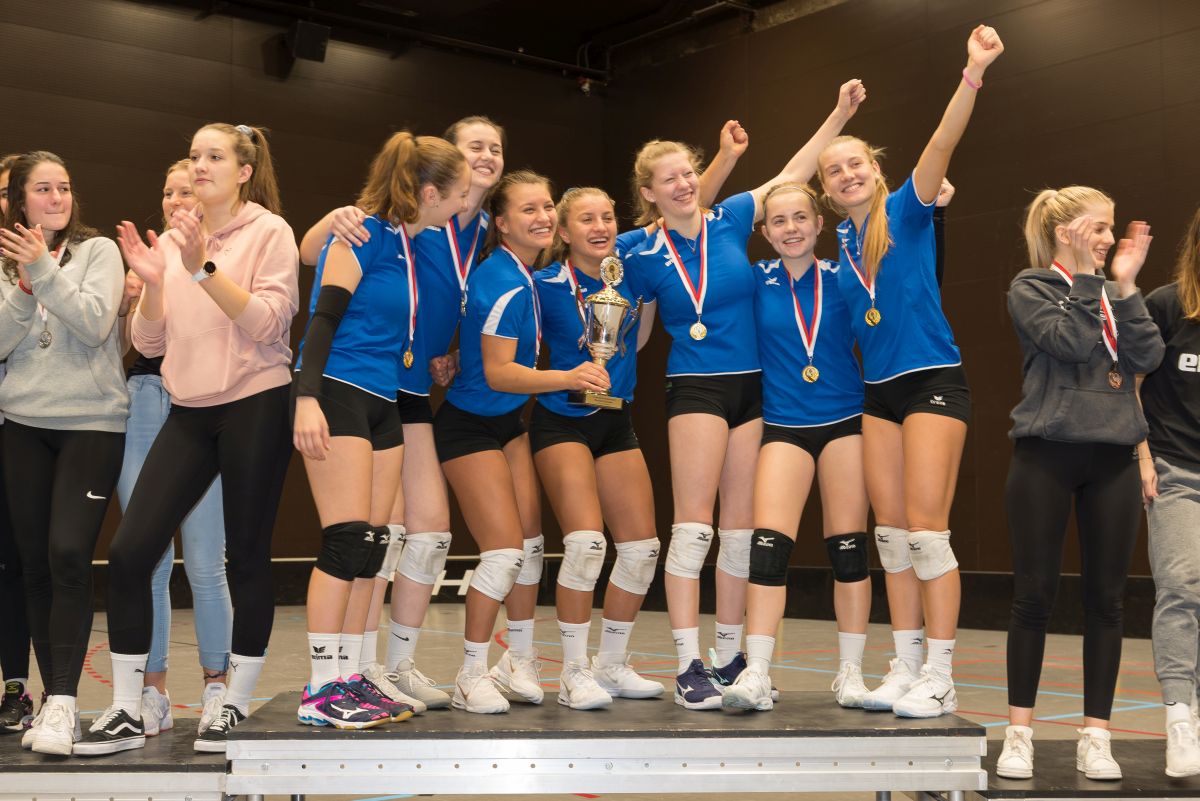 Freis Schulen Luzern Siegerinnen Volleyballklein.jpg